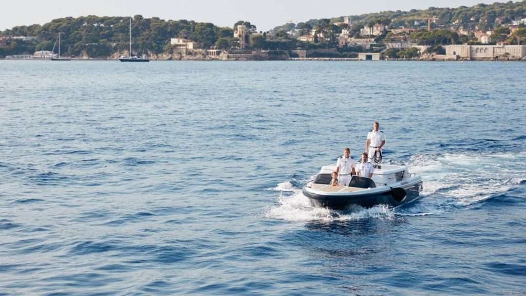 Luxury yacht insurance for yachts with underwater exploration equipment