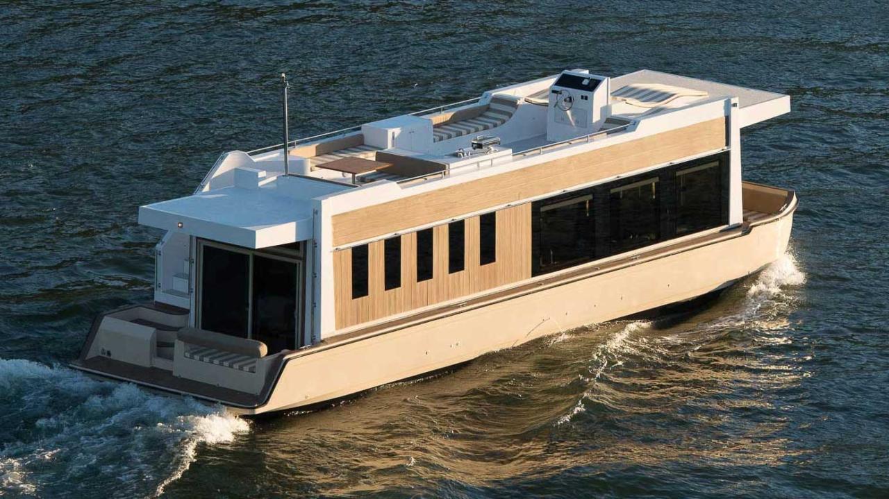 Boats yachts houseboat boat holiday crossover watercraft personal insurance yacht yachting association usa evolution assist vessel sail america international power